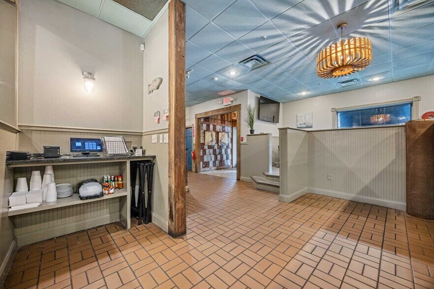 More Photos Of 1405 Gornto Rd, Valdosta Restaurant For Sale