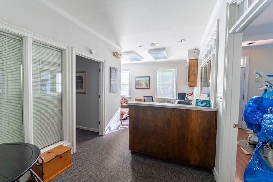 More Photos Of 607 Bluebird Blvd, Fort Valley Office For Sale