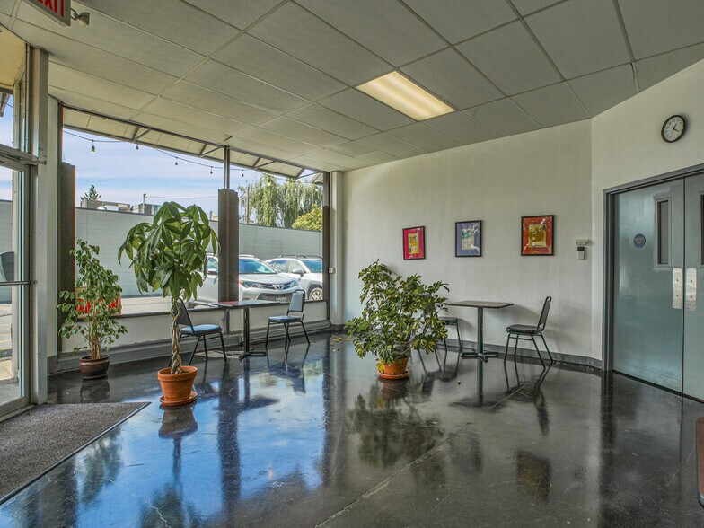 More Photos Of 11131 NE Halsey St, Portland Restaurant For Sale