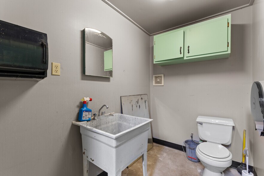 More Photos Of 900 Main St, Wellsburg Specialty For Sale