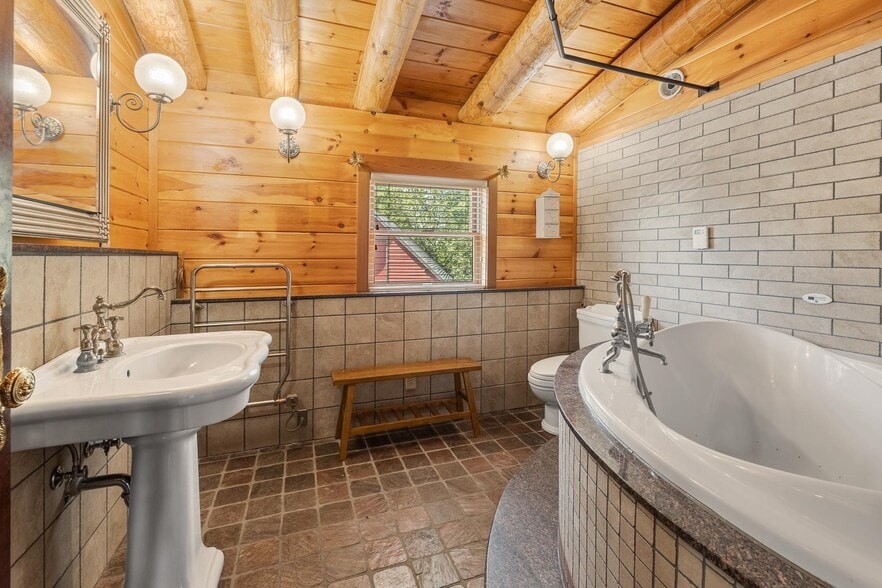 More Photos Of 1950 Collins Rd, Halifax Winery Vineyard For Sale