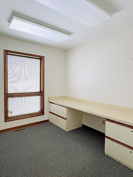 More Photos Of 1515 W Walnut St, Jacksonville Medical For Sale