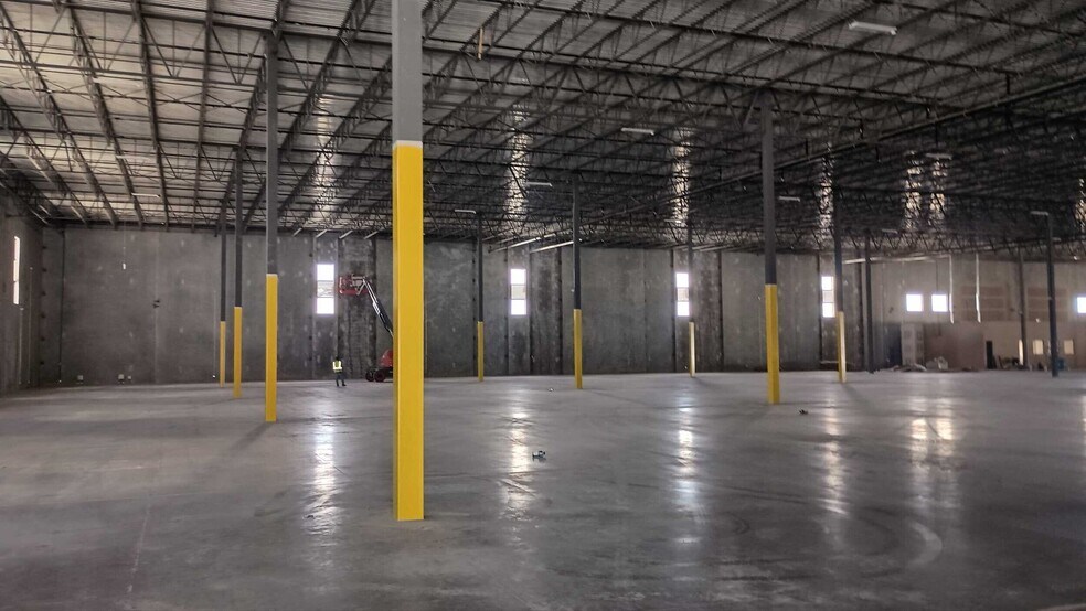 More Photos Of 1192 Reuthinger Pky, Laredo Distribution For Sale