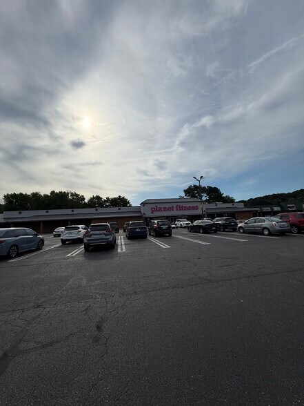 More Photos Of 456-476 Wythe Creek Rd, Poquoson Unknown For Lease