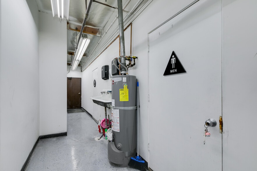 More Photos Of 544 Rimsdale Ave, Covina Warehouse For Sale