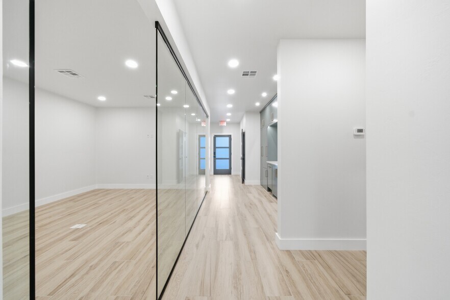 More Photos Of 1420 Linwood Blvd, Oklahoma City Office For Sale
