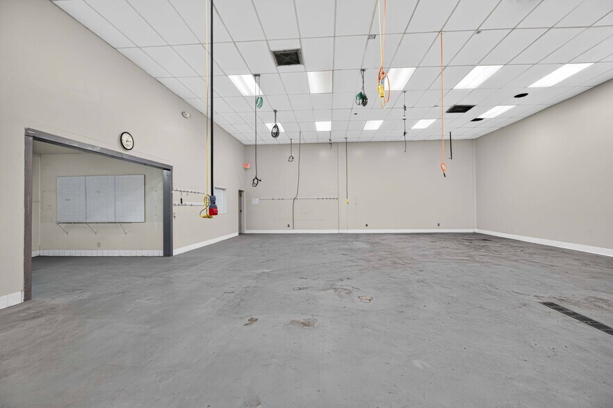 More Photos Of 12220 Rivera Rd, Whittier Warehouse For Lease