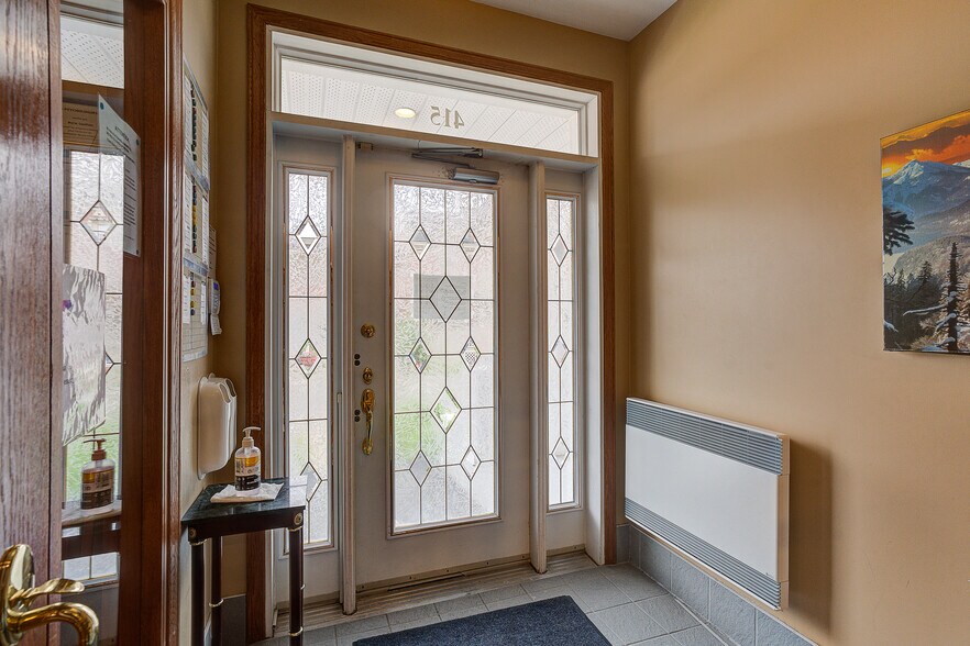 More Photos Of 415 Rue Du Village, Repentigny Office For Sale
