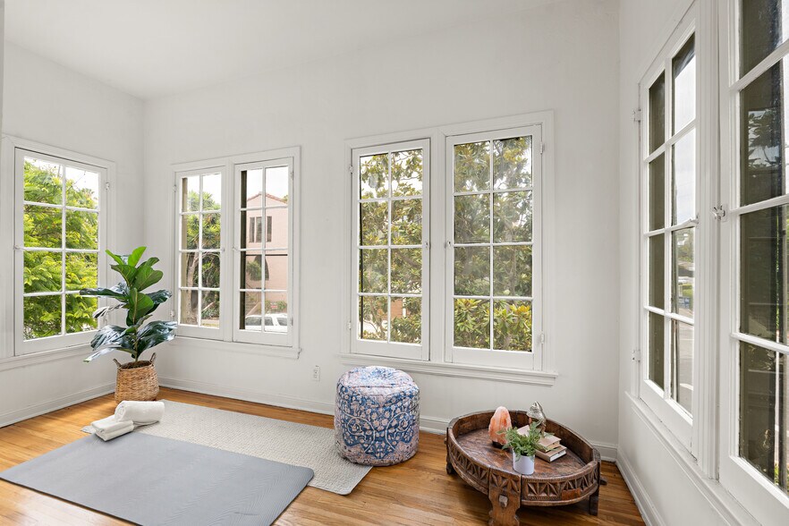More Photos Of 1040 S Longwood Ave, Los Angeles Apartments For Sale
