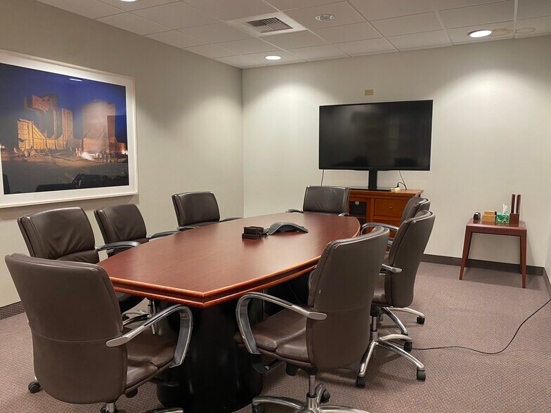 More Photos Of 97 John Clarke Rd, Middletown Office For Sale