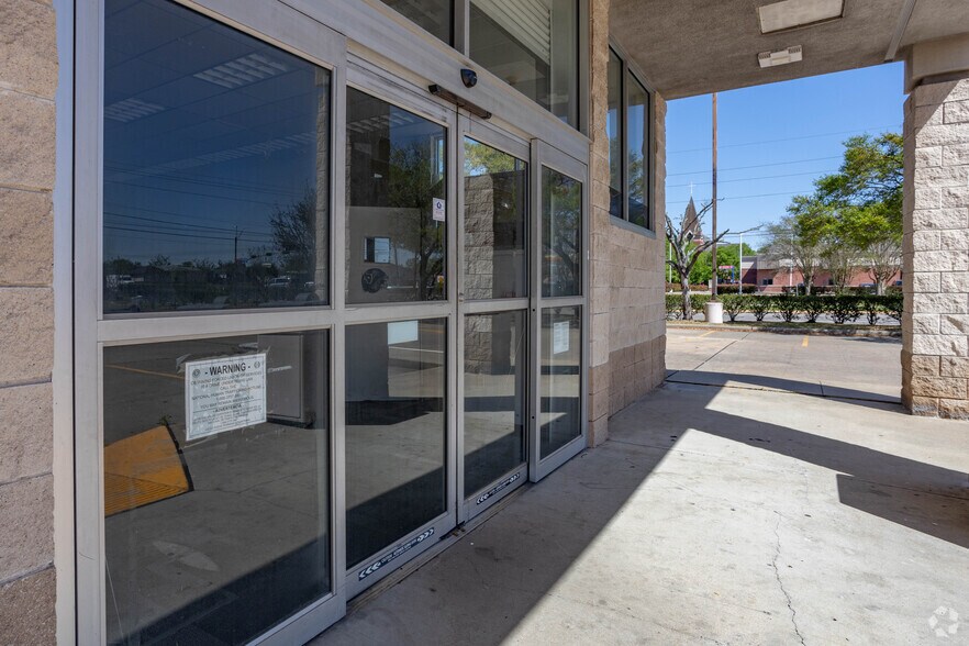 More Photos Of 1302 Fm-1092, Missouri City Drugstore For Sale
