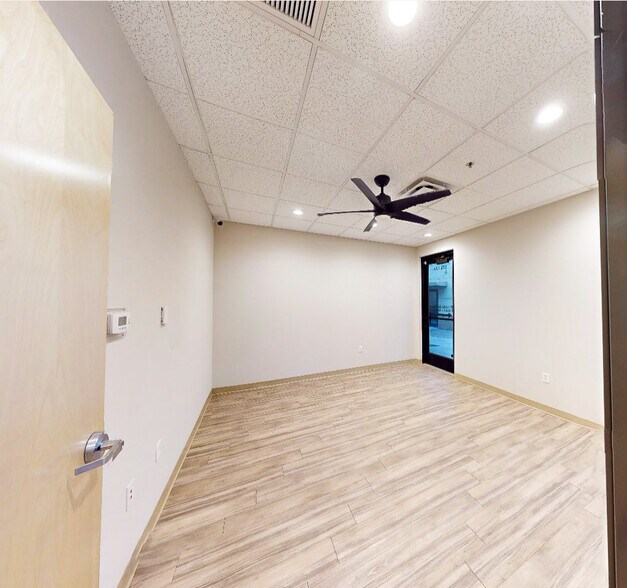 More Photos Of 34406 N 27th Dr, Phoenix Medical For Lease