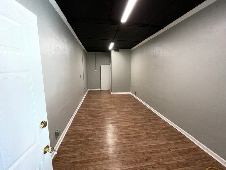 More Photos Of 152-158 N Water Ave, Gallatin Office For Lease