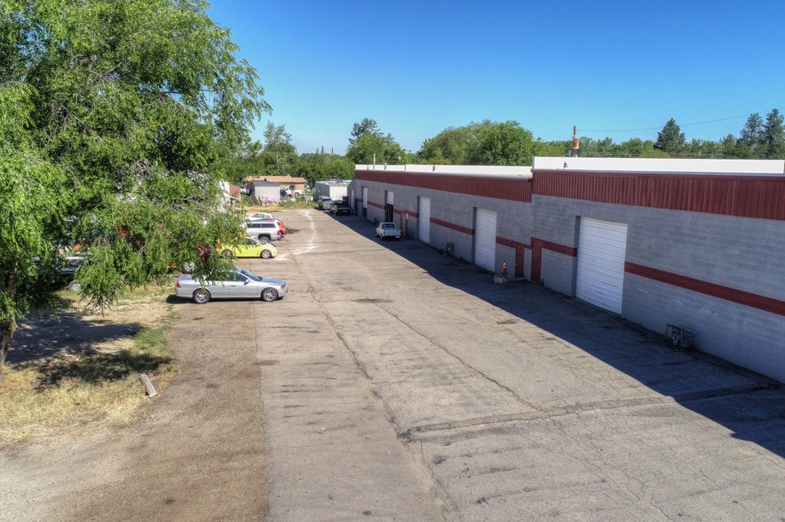 More Photos Of 504 E 43rd St, Garden City Warehouse For Lease