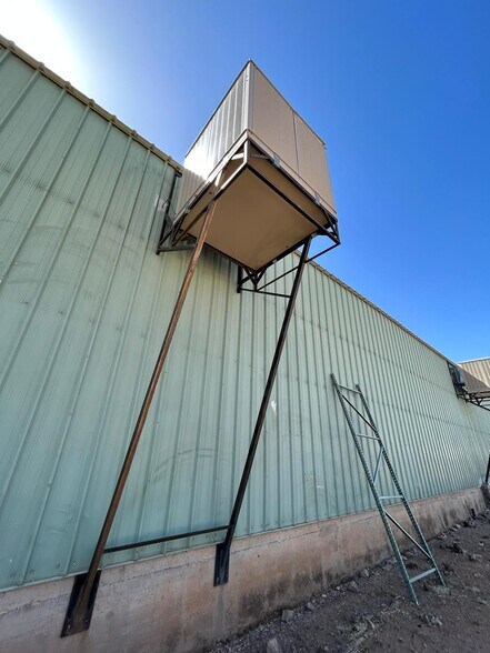 More Photos Of 100 E 9th St, Douglas Warehouse For Sale