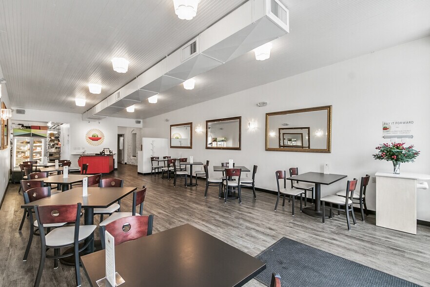 More Photos Of 618 Oak St, Baraboo General Retail For Sale