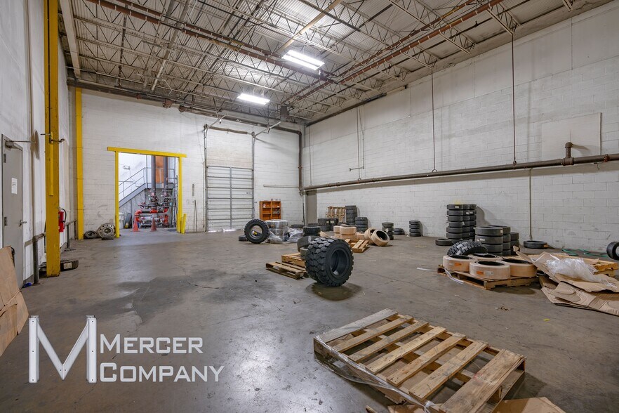 More Photos Of 840 N Great Southwest Pky, Arlington Warehouse For Sale