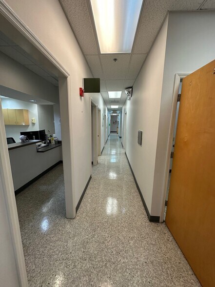 More Photos Of 842 Sunset Lake Blvd, Venice Medical For Lease