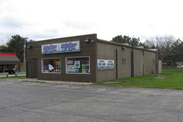 Primary Photo Of 301 W Michigan Ave, Paw Paw Fast Food For Sale