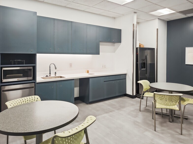 More Photos Of 330 Crossing Blvd, Orange Park Coworking Space