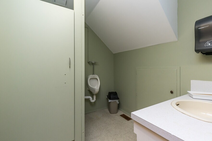 More Photos Of 33860 Pine st, Abbotsford Flex For Sale