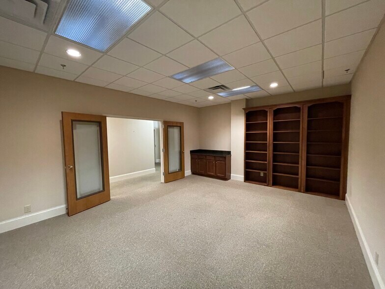 More Photos Of 2009-2011 4th Ave N, Birmingham Office For Sale