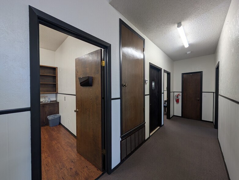 More Photos Of 902 W Kramer Rd, Burkburnett Flex For Sale