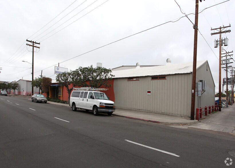 More Photos Of 3280 Kurtz St, San Diego Warehouse For Lease