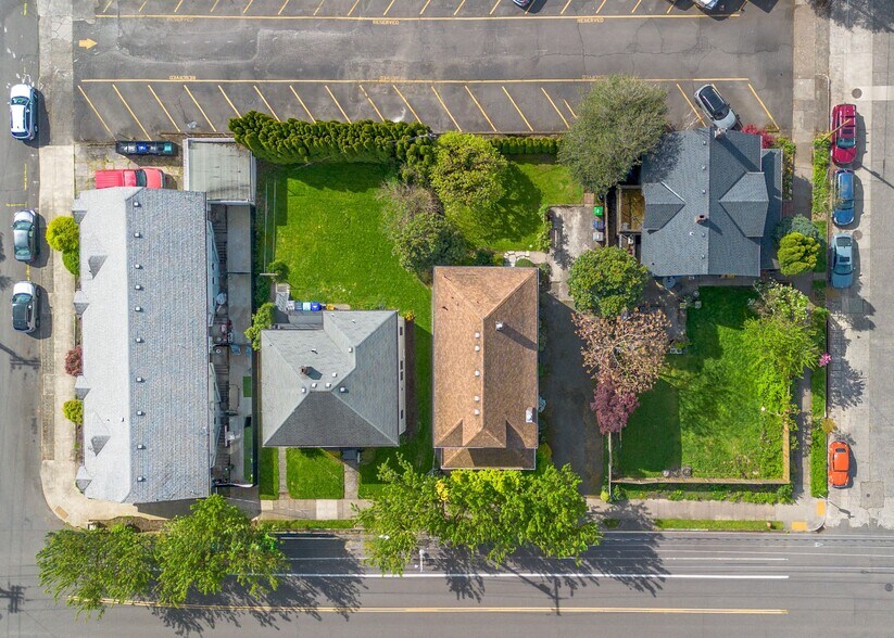 More Photos Of 1818 NE Irving St, Portland Office Residential For Sale