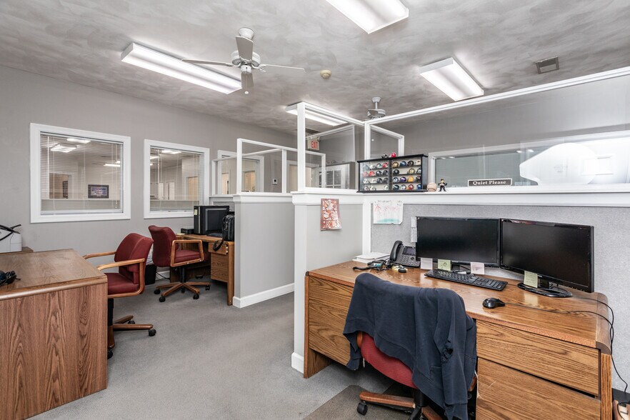 More Photos Of 1186 S State Route 157, Edwardsville Loft Creative Space For Sale