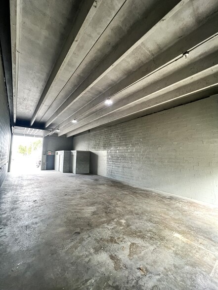 More Photos Of 1909-2099 Opa Locka Blvd, Miami Warehouse For Lease