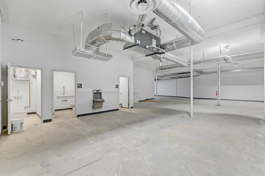 More Photos Of 160-110 W Wyoming Ave, Las Vegas Storefront Retail Office For Lease
