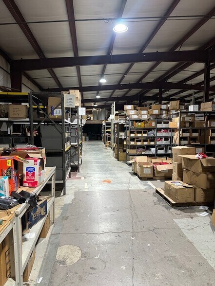 More Photos Of 16 Beaver Brook Rd, Danbury Warehouse For Lease