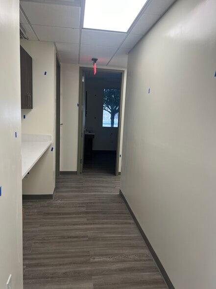 More Photos Of 6301 Northern Pass Dr, El Paso Office For Sale