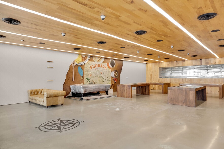 More Photos Of 132 Duval St, Key West Restaurant For Lease