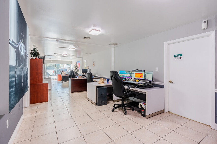 More Photos Of 820 35th Ct, Vero Beach Warehouse For Sale