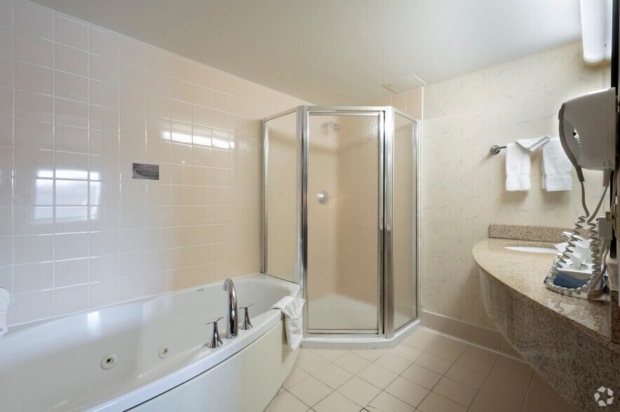More Photos Of 350 Bell St, Dubuque Hotel For Sale