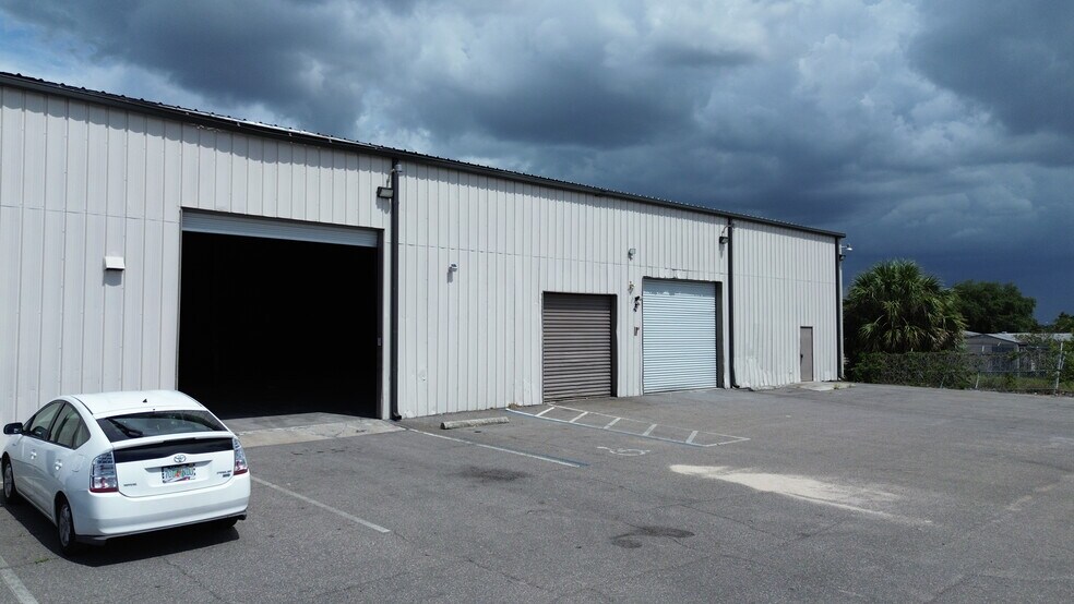 More Photos Of 2402 Clark St, Apopka Manufacturing For Lease