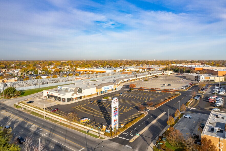 More Photos Of 6420-6560 W Fullerton Ave, Chicago Unknown For Lease