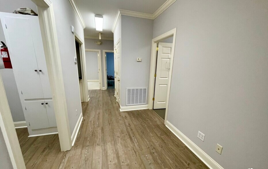 More Photos Of 200 Commercial Ct, Savannah Office For Lease