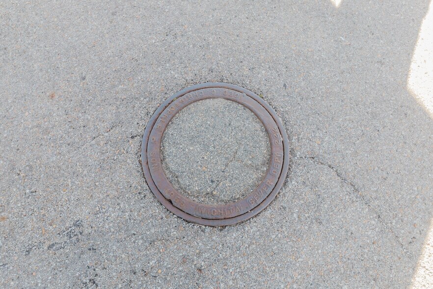 More Photos Of 3101 S Broadway St, Wichita Freestanding For Sale