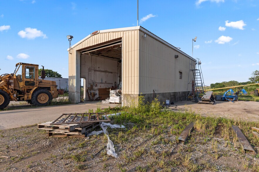 More Photos Of 60 US-54 Hwy, El Dorado Springs General Retail For Sale