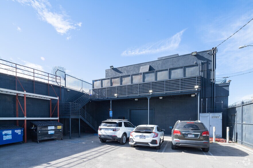 More Photos Of 2614 Crenshaw Blvd, Los Angeles Loft Creative Space For Lease