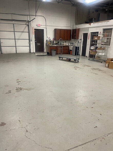 More Photos Of 83 Burlews Ct, Hackensack Warehouse For Lease