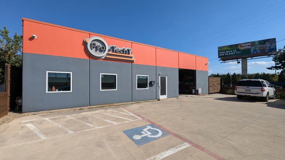 More Photos Of 1942 N Interstate 35E, Carrollton Warehouse For Lease