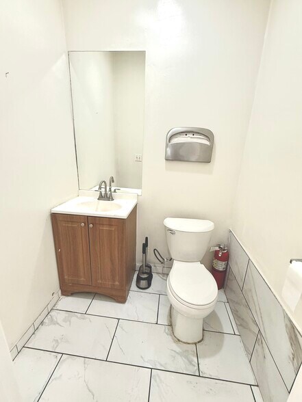 More Photos Of 2869 W 7th St, Los Angeles General Retail For Lease