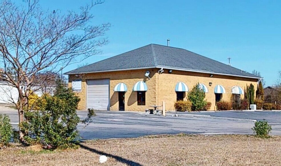 More Photos Of 111 Bank St, Sanford Flex For Lease