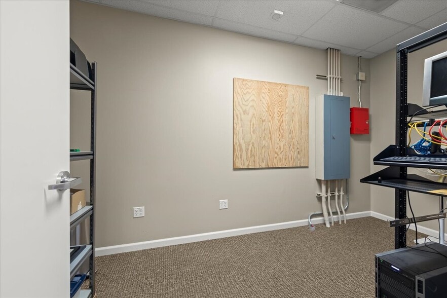 More Photos Of 125 Hangar Way, Watsonville Office For Sale