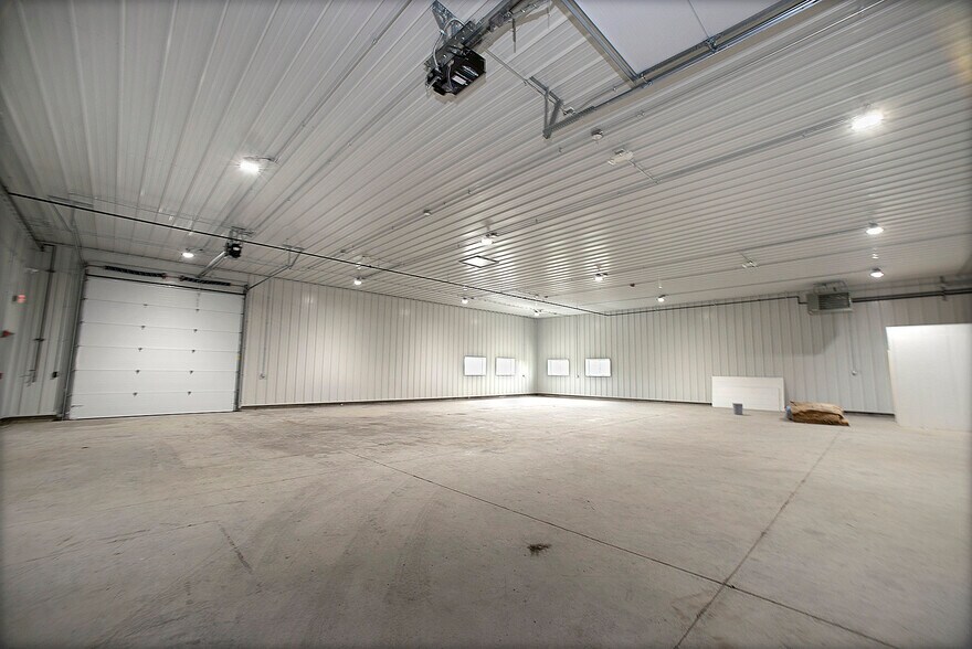 More Photos Of 1530 Titanium Dr, Ottawa Showroom For Lease