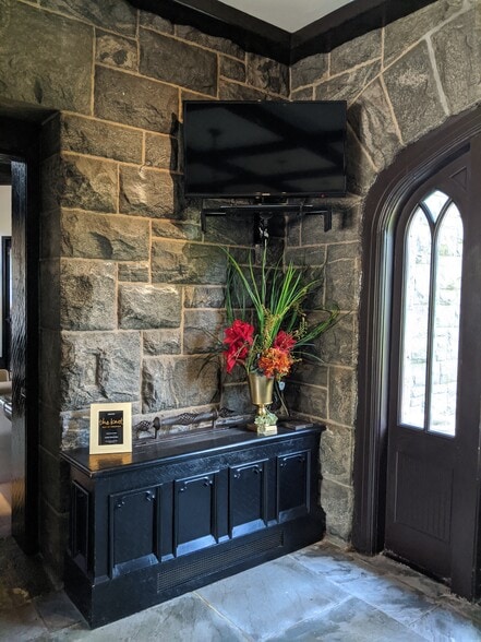 More Photos Of 400 Benedict Ave, Tarrytown Hotel For Lease